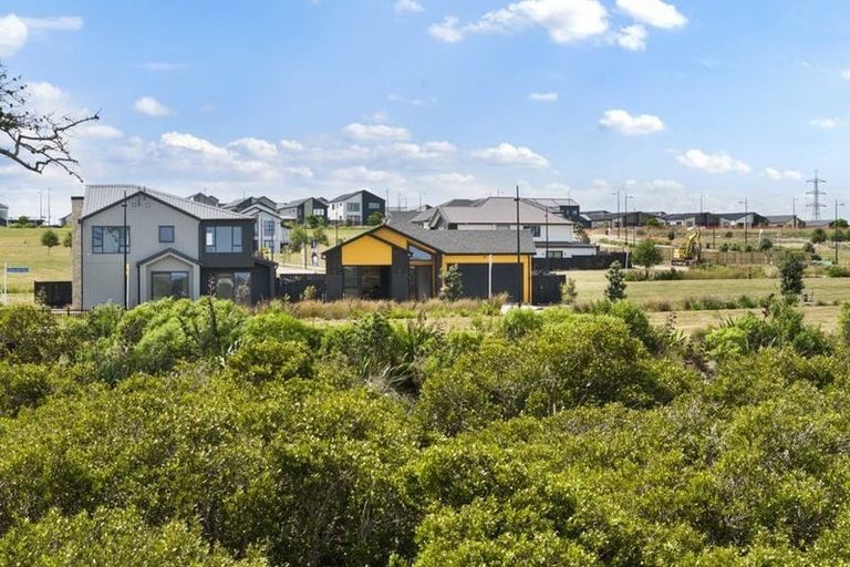 Photo of property in 51 Emerald Avenue, Rosehill, Papakura, 2113