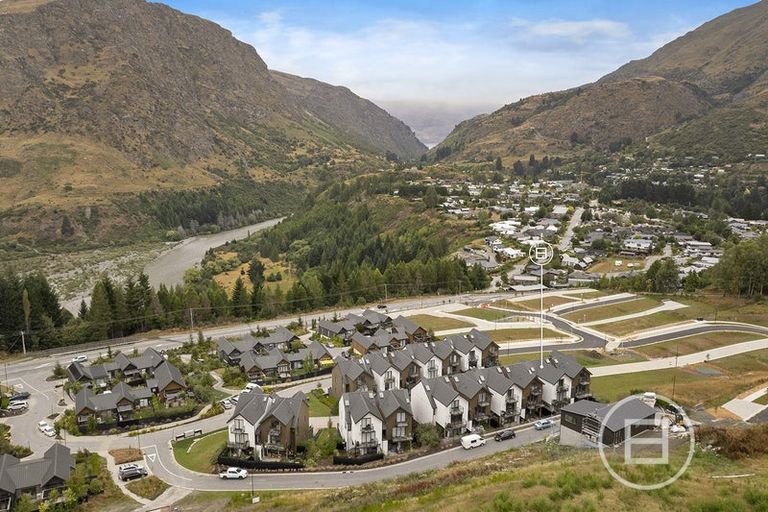 Photo of property in 2/28 Bullendale Drive, Arthurs Point, Queenstown, 9371