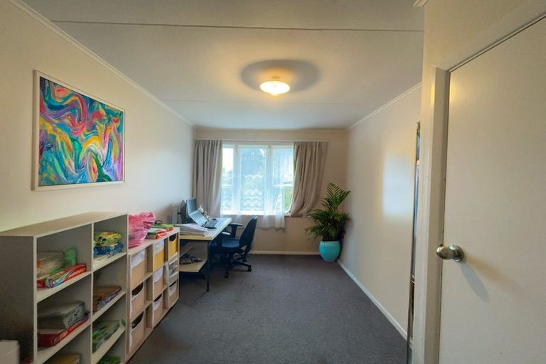 Photo of property in 4 Norfolk Grove, Cannons Creek, Porirua, 5024