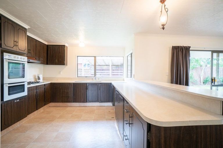 Photo of property in 60 Wikiriwhi Crescent, Awapuni, Palmerston North, 4412