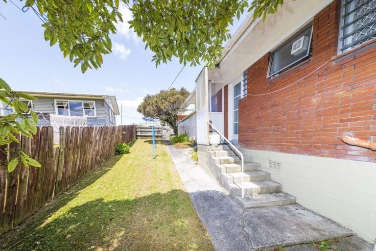 Photo of property in 2/1 Leigh Terrace, Bayview, Auckland, 0629