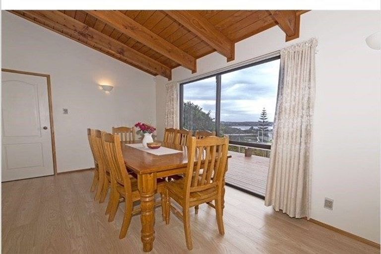 Photo of property in 3 Whiting Grove, West Harbour, Auckland, 0618