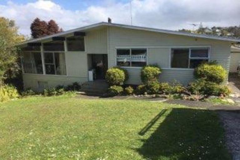 Photo of property in 16 Orton Street, Glenfield, Auckland, 0627