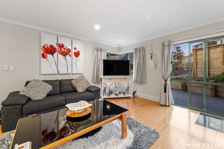 Photo of property in 322b Glenfield Road, Glenfield, Auckland, 0629