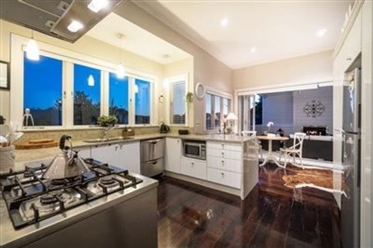 Photo of property in 1/41 Seaview Avenue, Northcote, Auckland, 0627