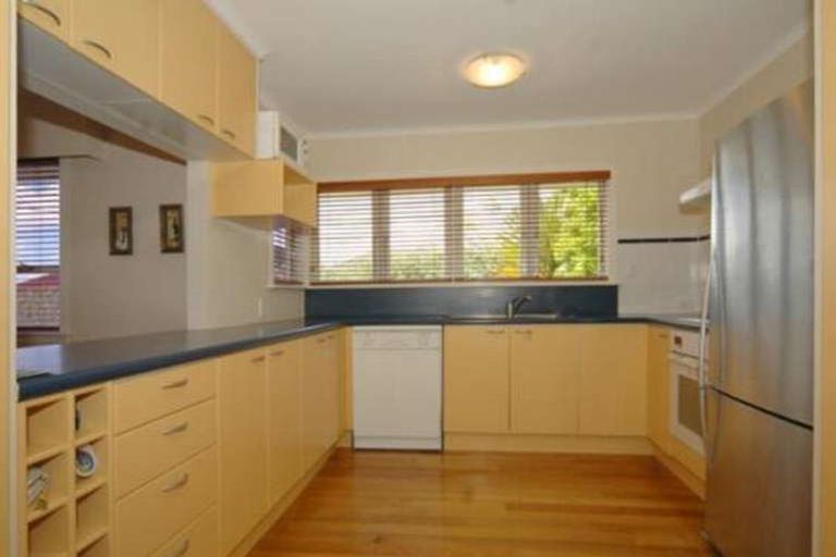 Photo of property in 77 Ocean View Road, Hillcrest, Auckland, 0627