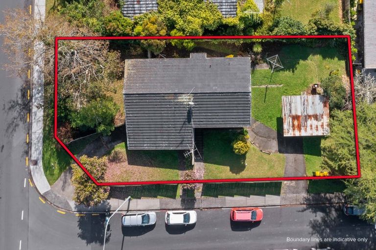 Photo of property in 2 Beswick Place, Birkdale, Auckland, 0626
