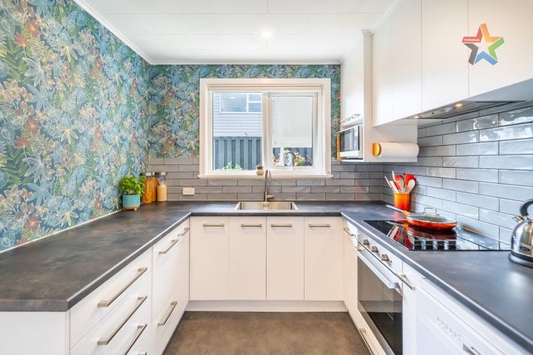 Photo of property in 63 Gurney Road, Kelson, Lower Hutt, 5010