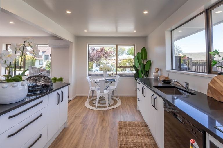 Photo of property in 1/450a Harewood Road, Harewood, Christchurch, 8051