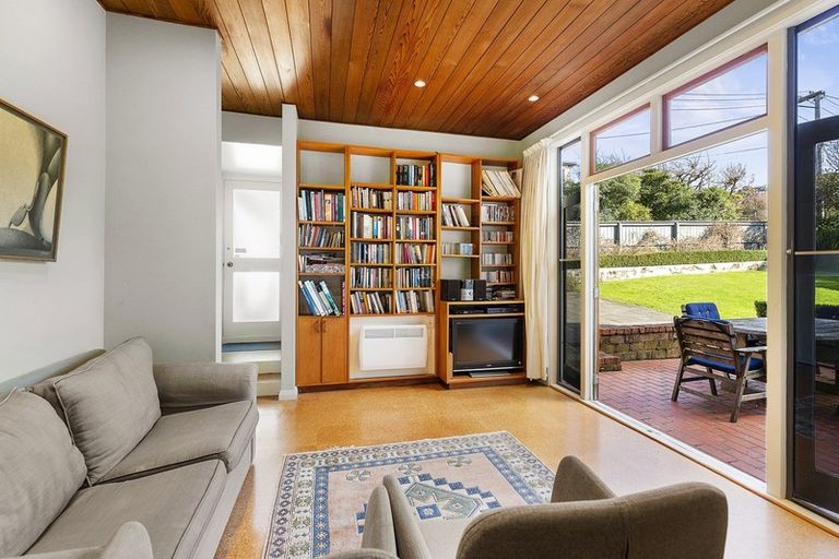 Photo of property in 10 Wesley Road, Kelburn, Wellington, 6012