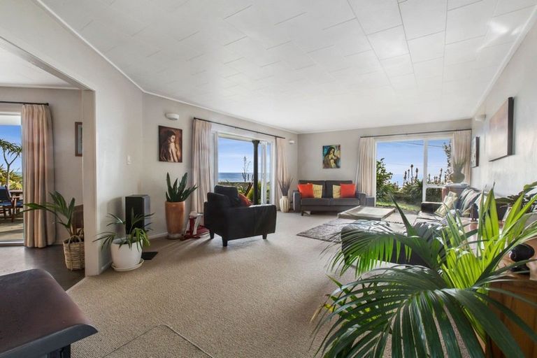 Photo of property in 94 Messenger Terrace, Oakura, 4314