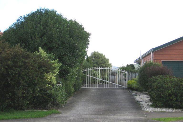 Photo of property in 14 Splendour Close, Henderson, Auckland, 0610