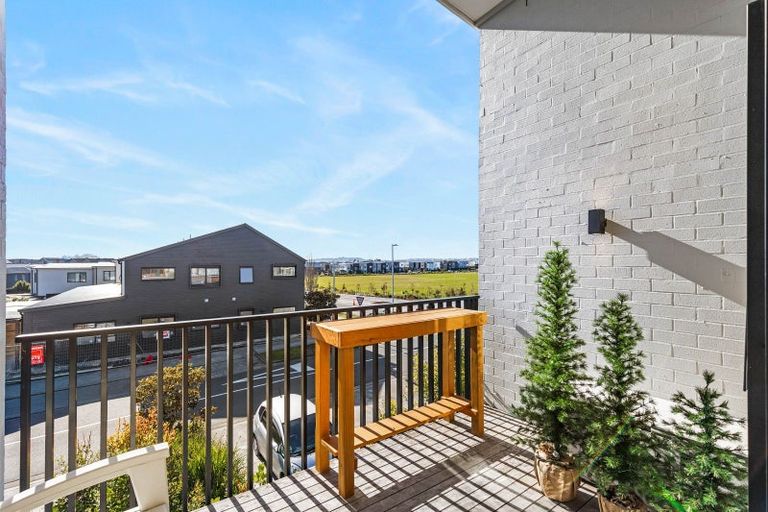 Photo of property in 15/1 Genevieve Lane, Hobsonville, Auckland, 0616