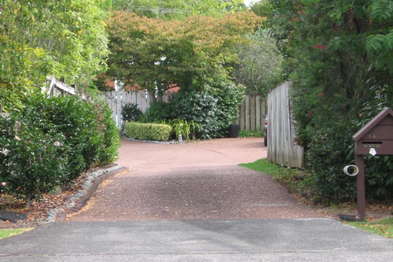 Photo of property in 16 Taupiko Place, Green Bay, Auckland, 0604