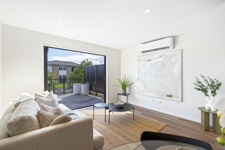 Photo of property in 8/4 Ngaroma House Drive, Hobsonville, Auckland, 0616