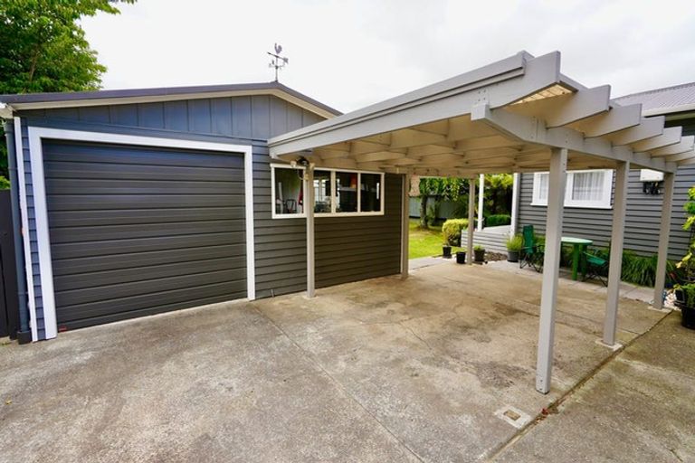 Photo of property in 112 Ruamahanga Crescent, Terrace End, Palmerston North, 4410