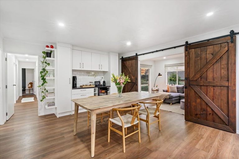 Photo of property in 70 Harmel Road, Glendene, Auckland, 0602