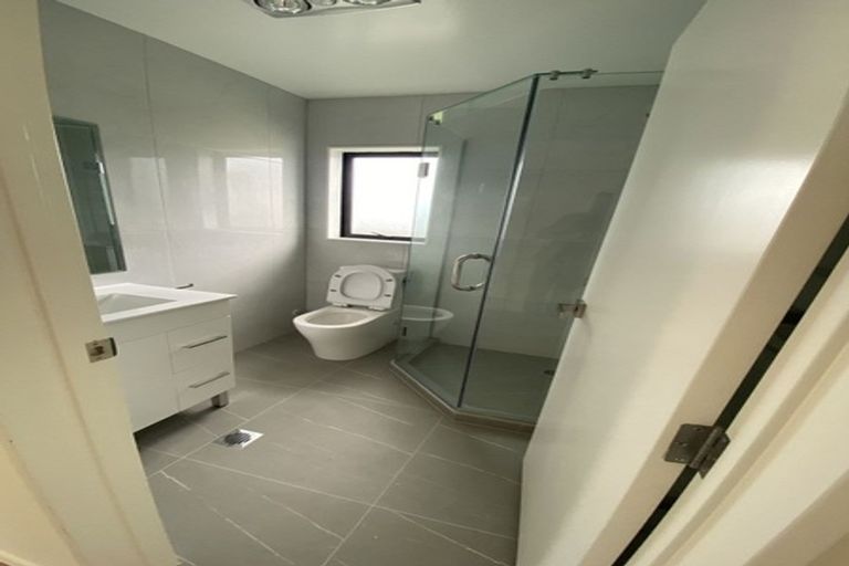 Photo of property in 24 Royal Arch Place, Rosehill, Papakura, 2113