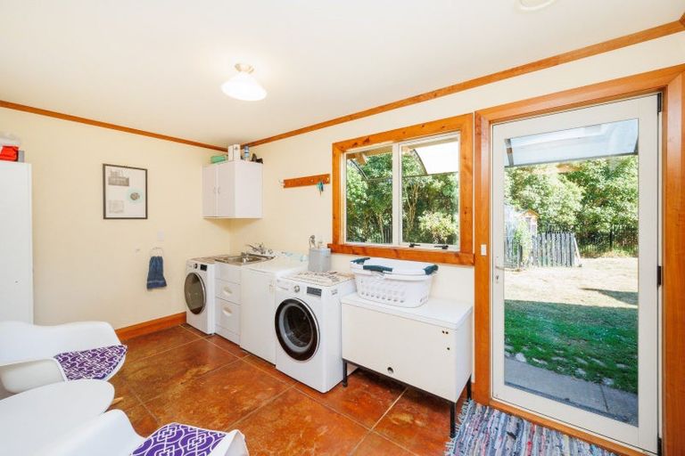 Photo of property in 355 Turitea Road, Turitea, Palmerston North, 4472