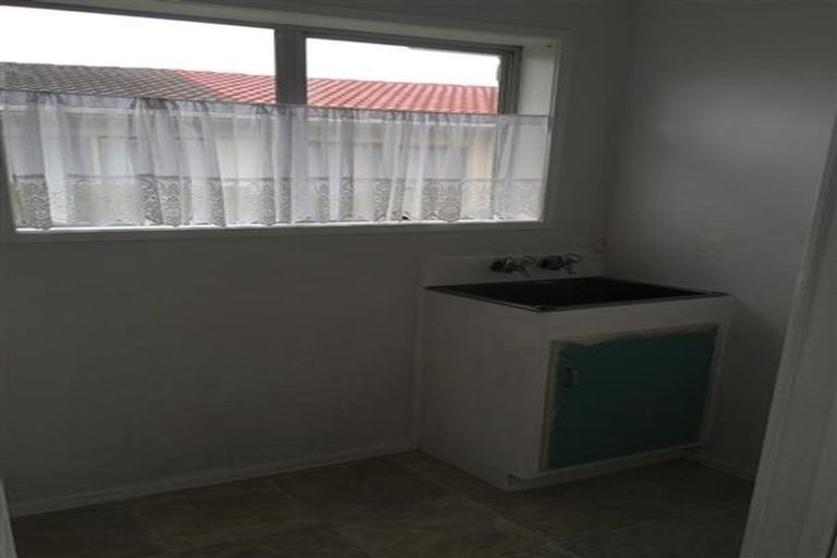 Photo of property in 2/49 Zita Maria Drive, Massey, Auckland, 0614