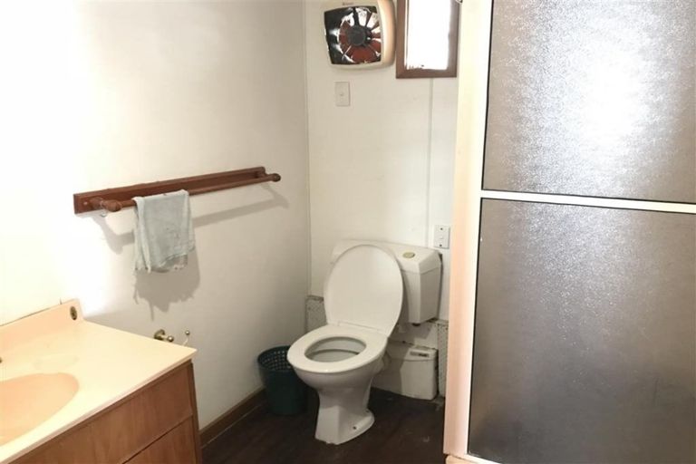 Photo of property in 10 Bodi Place, Te Atatu South, Auckland, 0610