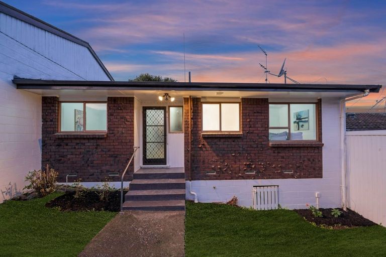 Photo of property in 2/4173a Great North Road, Glen Eden, Auckland, 0602