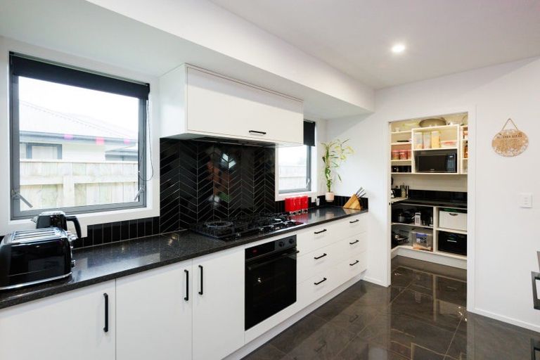 Photo of property in 12 Ivy Lane, Kelvin Grove, Palmerston North, 4414