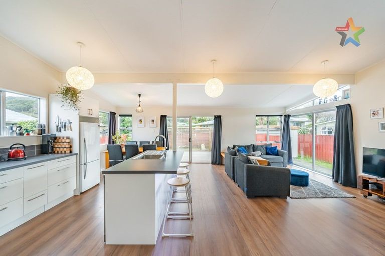 Photo of property in 303 Wellington Road, Wainuiomata, Lower Hutt, 5014