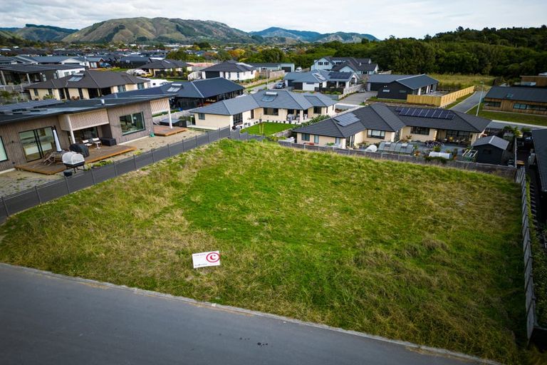 Photo of property in 6 Piwakawaka Way, Waikanae, 5036
