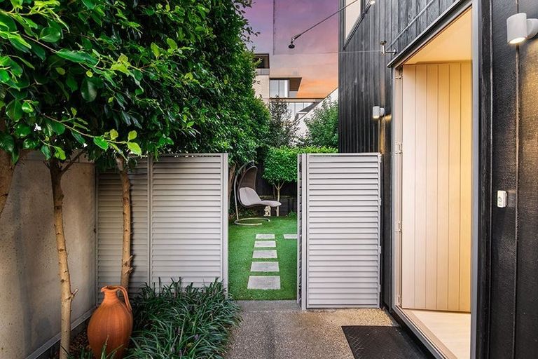 Photo of property in 2f Dodson Avenue, Milford, Auckland, 0620