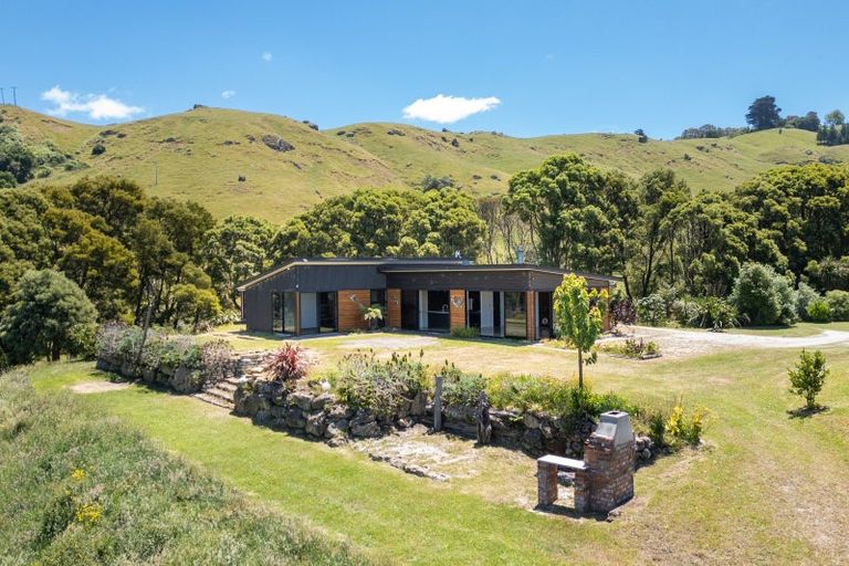 Photo of property in 1995 Waimarama Road, Waimarama, 4294