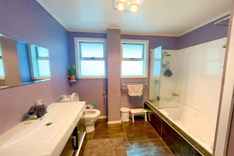 Photo of property in 4 Norfolk Grove, Cannons Creek, Porirua, 5024