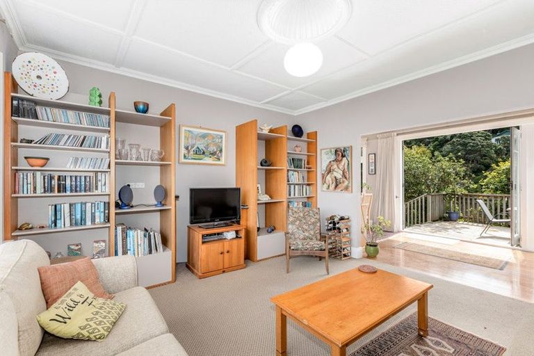 Photo of property in 2a Severn Street, Island Bay, Wellington, 6023