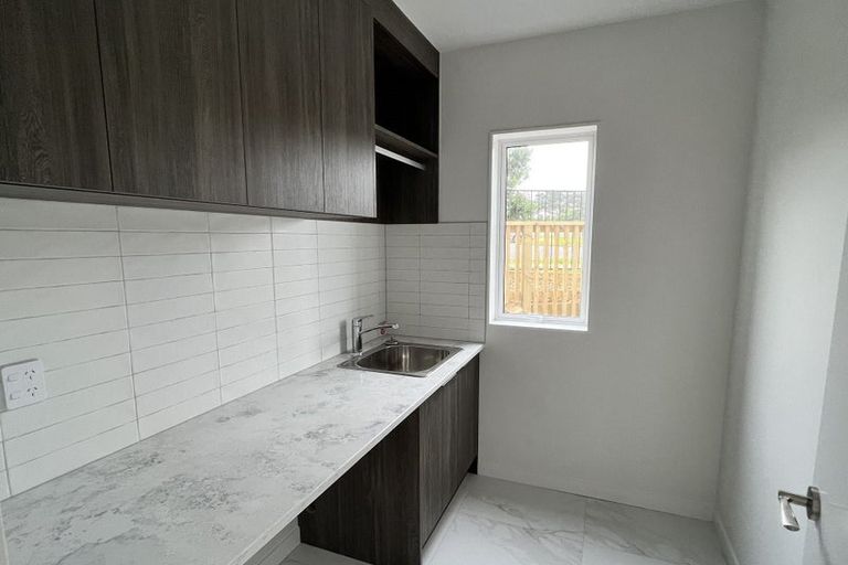 Photo of property in 23 Richard Hill Close, Fairview Heights, Auckland, 0632