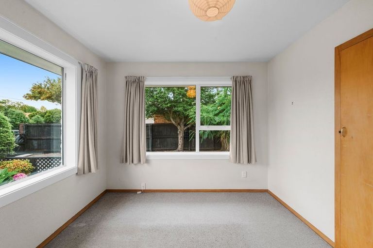 Photo of property in 77 Farquhars Road, Redwood, Christchurch, 8051