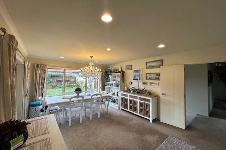 Photo of property in 8 Paul Close, Papamoa Beach, Papamoa, 3118