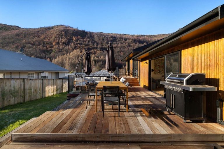 Photo of property in 67 Devon Street, Arrowtown, 9302