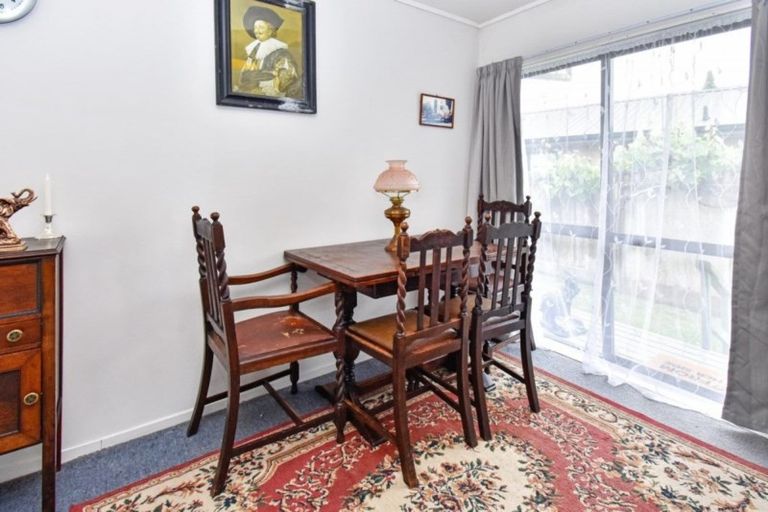 Photo of property in 2/6 Hunua Road, Papakura, 2110