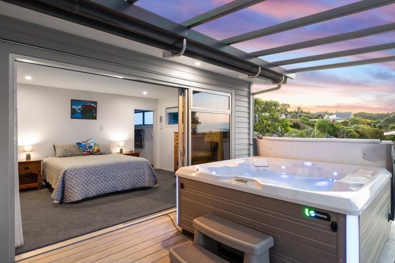 Photo of property in 890 Cove Road, Waipu, 0582