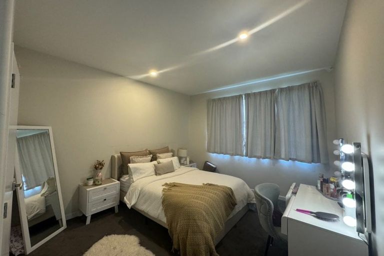 Photo of property in 517 East Coast Road, Murrays Bay, Auckland, 0630