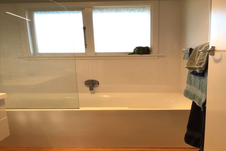 Photo of property in 4 Lochee Road, Upper Riccarton, Christchurch, 8041