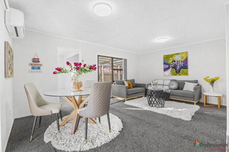 Photo of property in 1/7 Mon Desir Place, Manurewa, Auckland, 2102