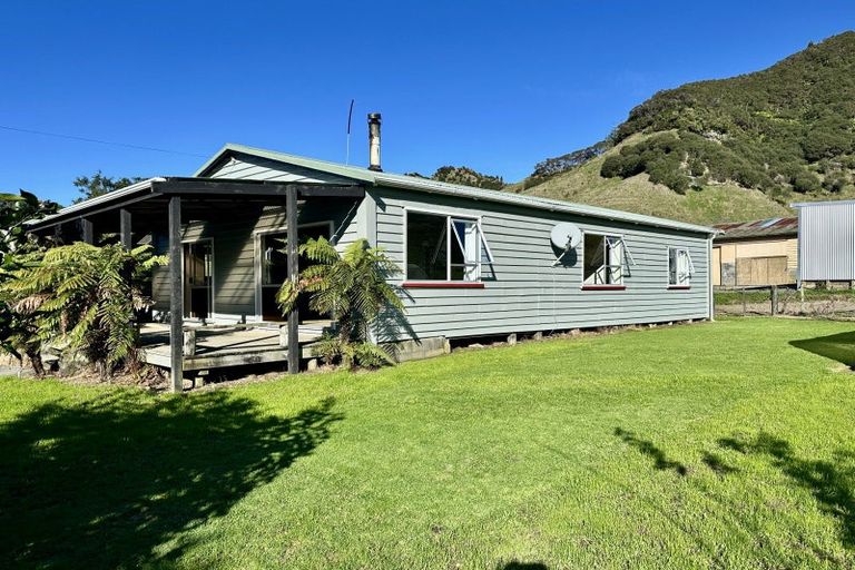 Photo of property in 254 Mangaonga Road, Ahititi, Urenui, 4378