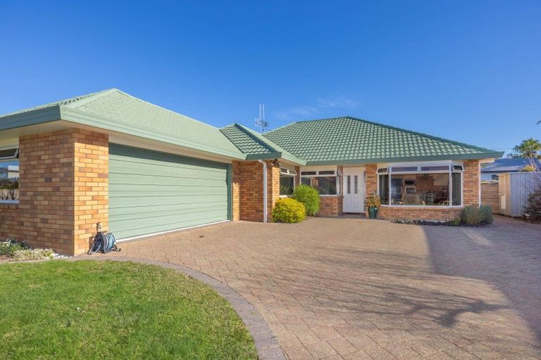 Photo of property in 15 Roderick Place, Rototuna, Hamilton, 3210