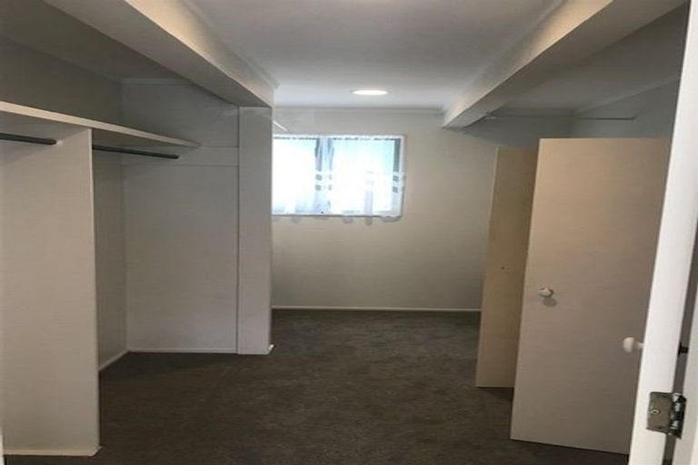 Photo of property in 7 Stitchbird Close, Murrays Bay, Auckland, 0630