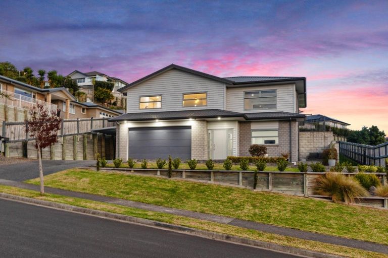 Photo of property in 111 Oteki Park Drive, Welcome Bay, Tauranga, 3112