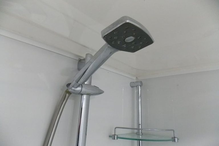 Photo of property in 21a Cotswold Crescent, Newlands, Wellington, 6037