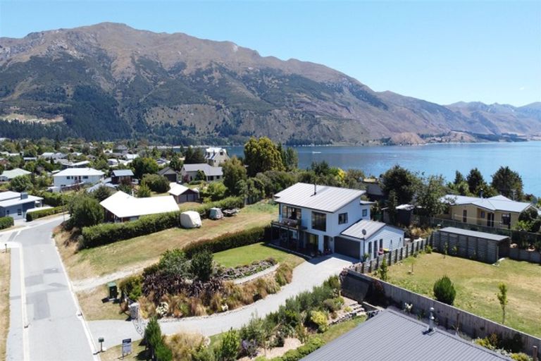 Photo of property in 7 Moraine Place, Lake Hawea, Wanaka, 9382