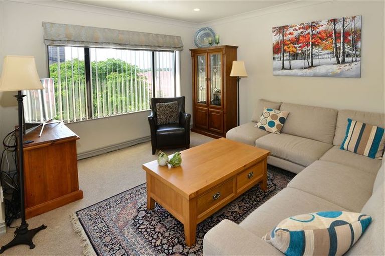 Photo of property in 31 Chesterfield Way, Orewa, 0931