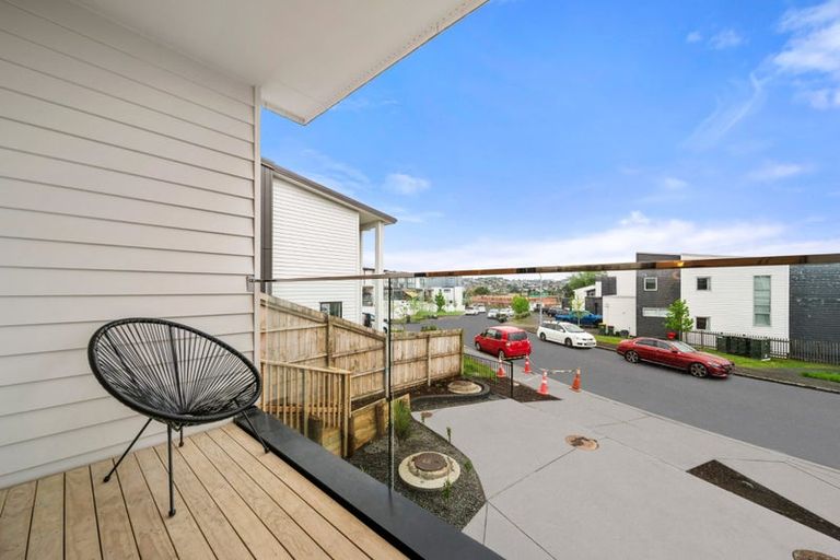 Photo of property in 13 Rengarenga Rise, Fairview Heights, Auckland, 0632